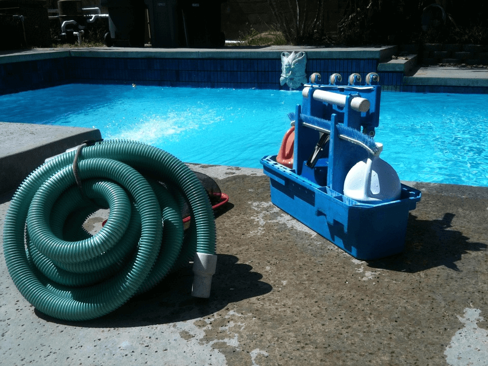 Top Ways to Clean Your Pool with a Solar Pool Skimmer