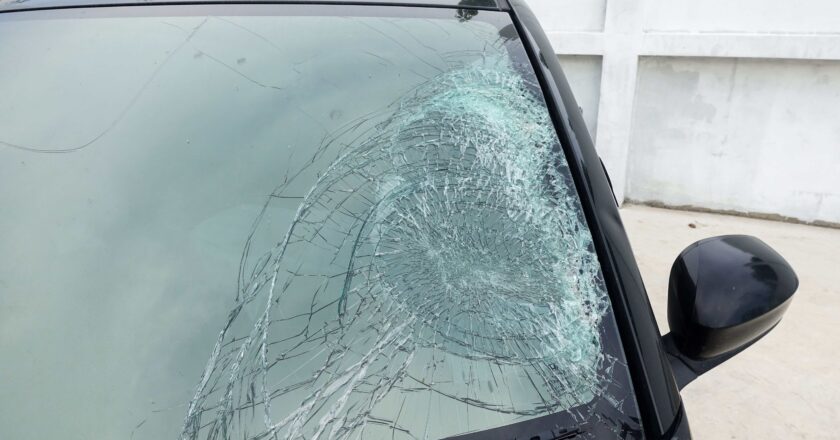 Stay Safe Out There: What to Do If Your Windshield Cracks While Driving